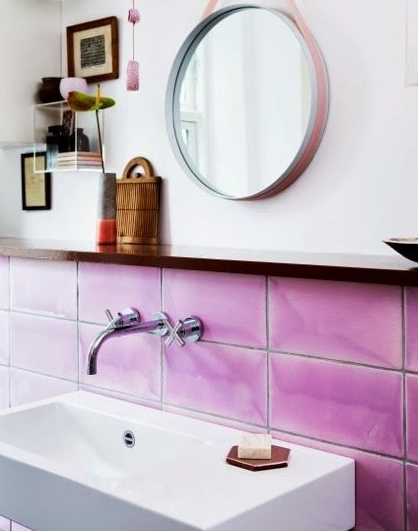 Baño con cerámica de color turquesa