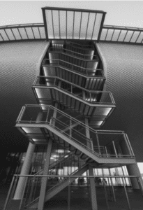 Escaleras exterior Madrid diseño arquitectónico.