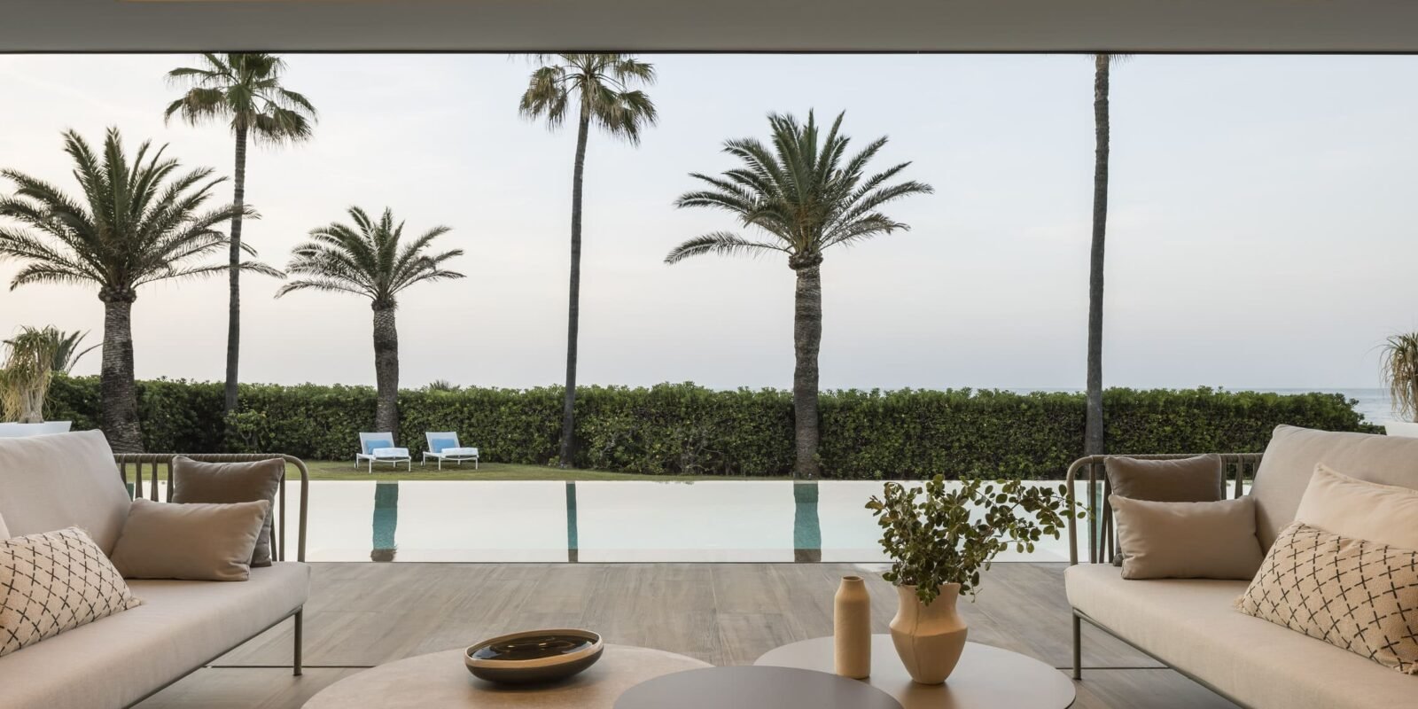 Terraza de Villa en Denia diseño de interiores por L.Y.Estudio