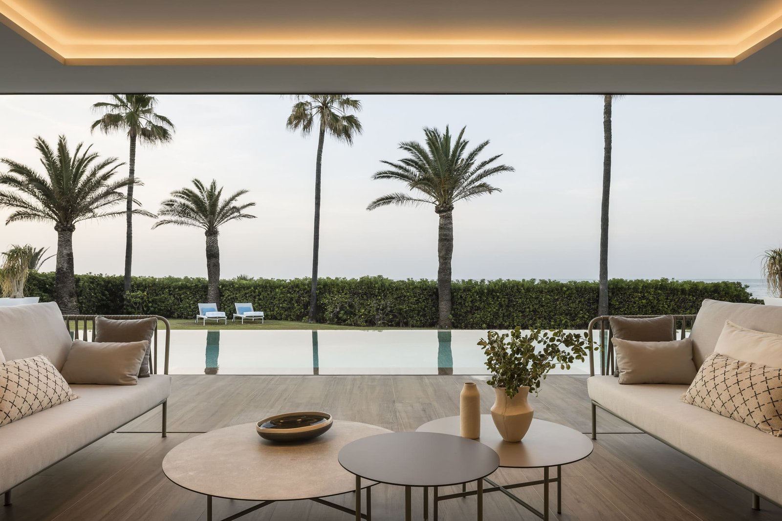 Terraza de Villa en Denia diseño de interiores por L.Y.Estudio