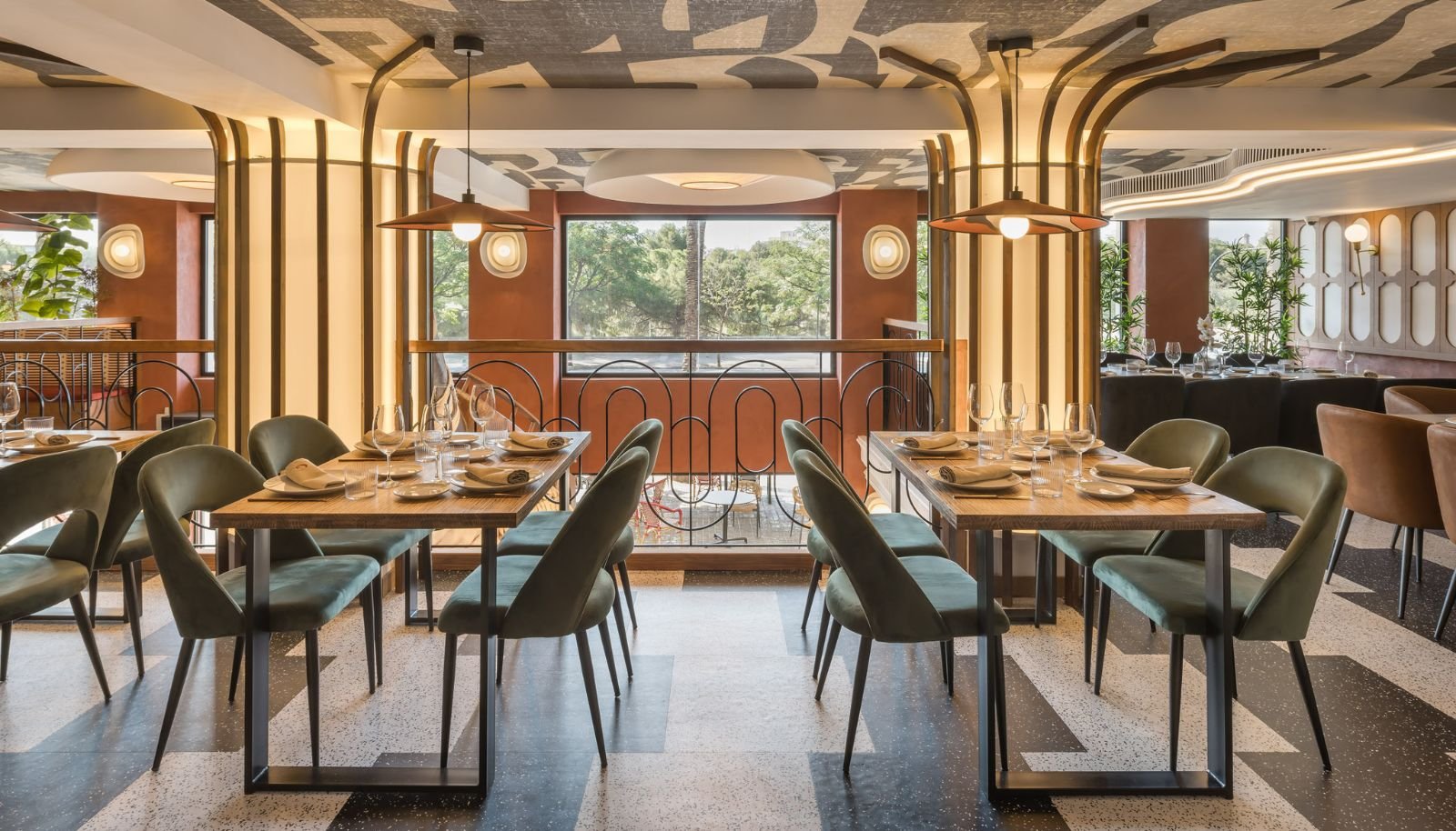 Sala de restaurante de diseño mediterraneo